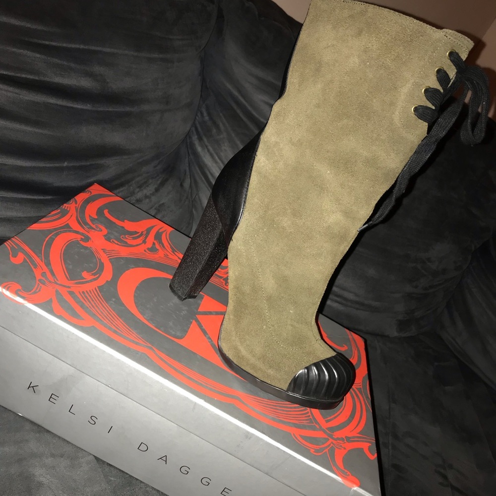 Green suede boots